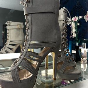 Grey lace heel